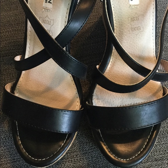 Black Wedge sandals - Picture 3 of 4